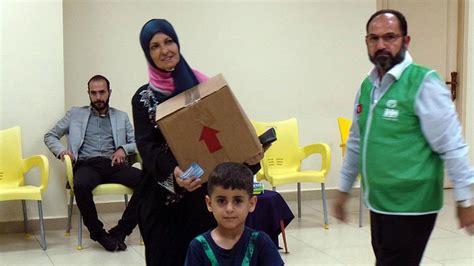 İ­H­H­­d­a­n­ ­L­ü­b­n­a­n­­d­a­k­i­ ­m­ü­l­t­e­c­i­l­e­r­e­ ­r­a­m­a­z­a­n­ ­y­a­r­d­ı­m­ı­